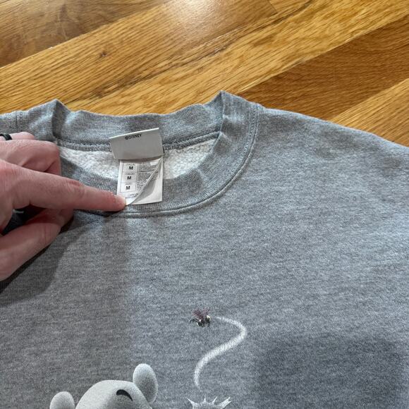 Disney Winnie the Pooh “Love Stings” Sweatshirt Gray Crewneck Women’s Medium - Picture 3 of 4